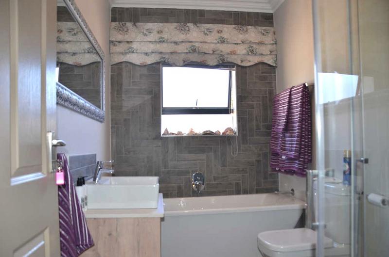 5 Bedroom Property for Sale in Island View Western Cape